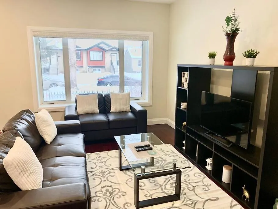 Spacious 6 Beds 3 Baths Home In Central Wifi Parking Ac Edmonton 0*,
