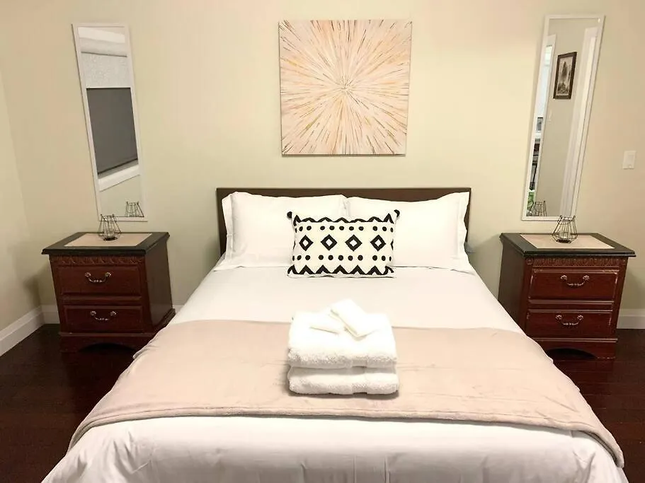 Spacious 6 Beds 3 Baths Home In Central Wifi Parking Ac Edmonton Appartement