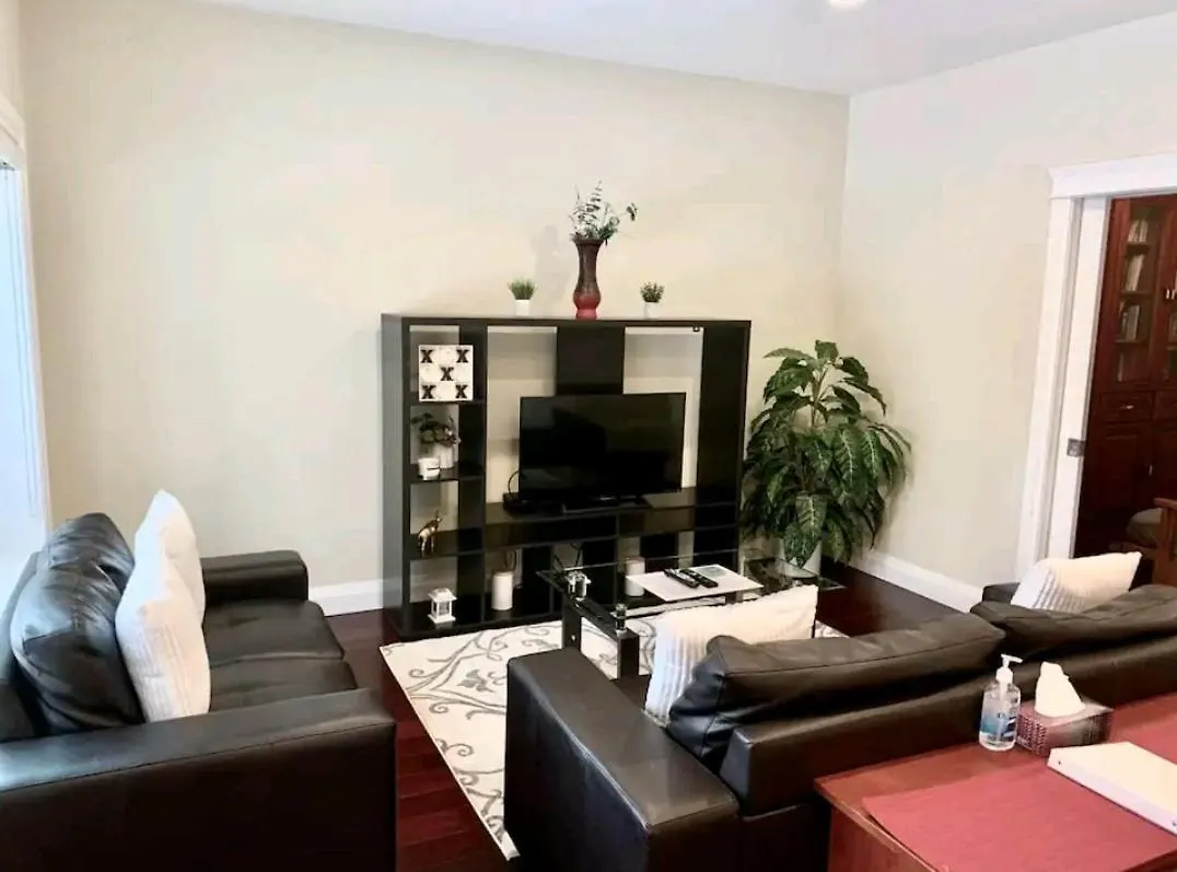 Spacious 6 Beds 3 Baths Home In Central Wifi Parking Ac Edmonton Appartement