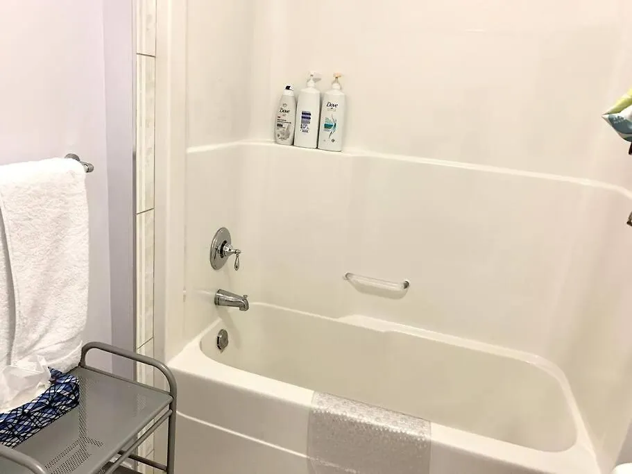 Appartement Spacious 6 Beds 3 Baths Home In Central Wifi Parking Ac Edmonton
