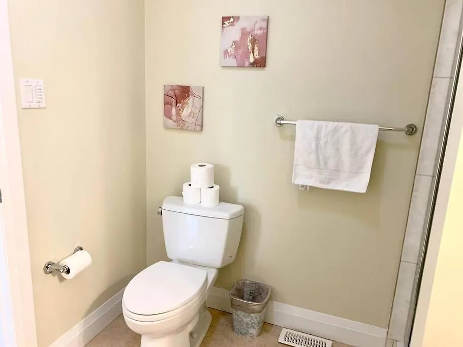 Spacious 6 Beds 3 Baths Home In Central Wifi Parking Ac Edmonton Canada