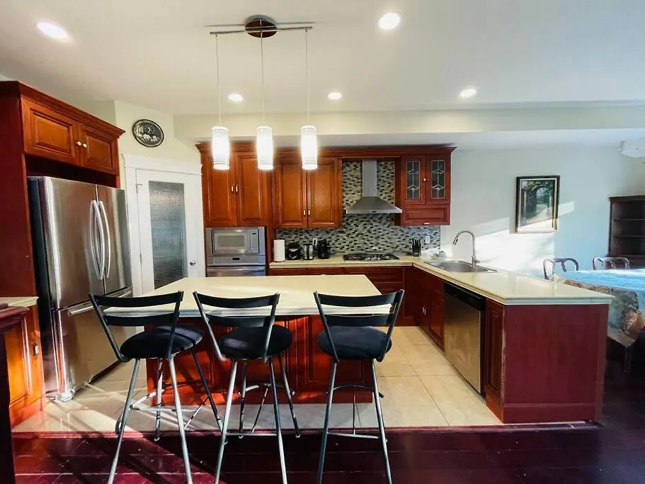 Appartement Spacious 6 Beds 3 Baths Home In Central Wifi Parking Ac Edmonton Canada