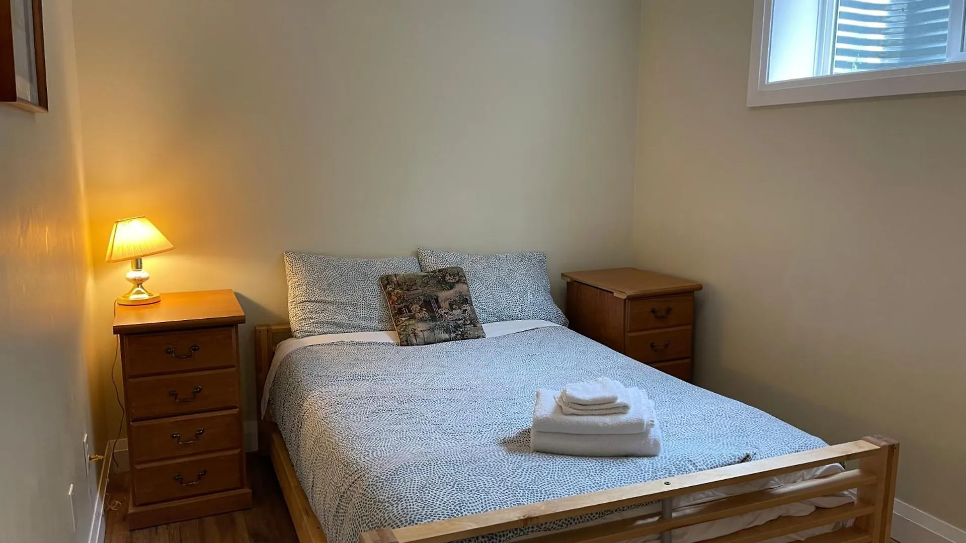 Appartement Spacious 6 Beds 3 Baths Home In Central Wifi Parking Ac Edmonton