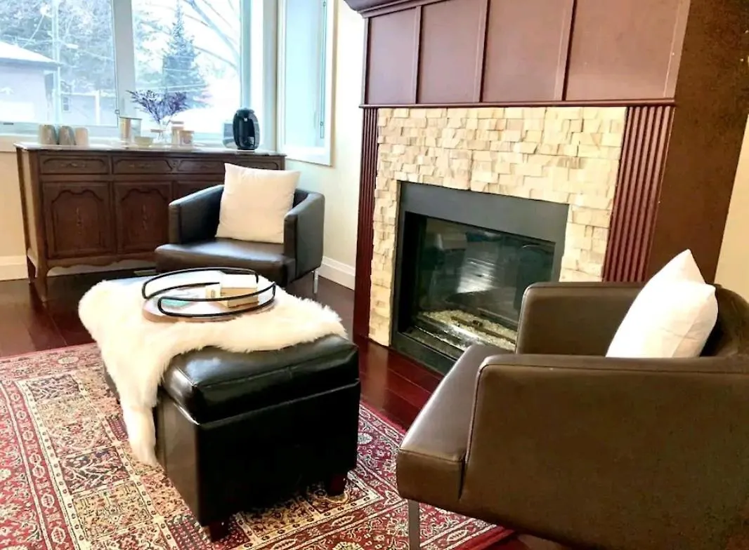 Spacious 6 Beds 3 Baths Home In Central Wifi Parking Ac Edmonton Canada
